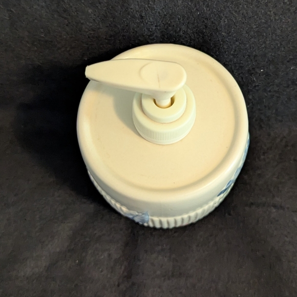 Floral Ceramic Bath Accessory Set - Picture 5 of 13